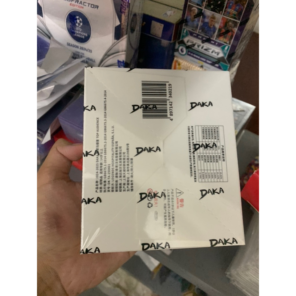 Hộp thẻ bóng đá Daka Real Madrid Fan Set Box 2024/25