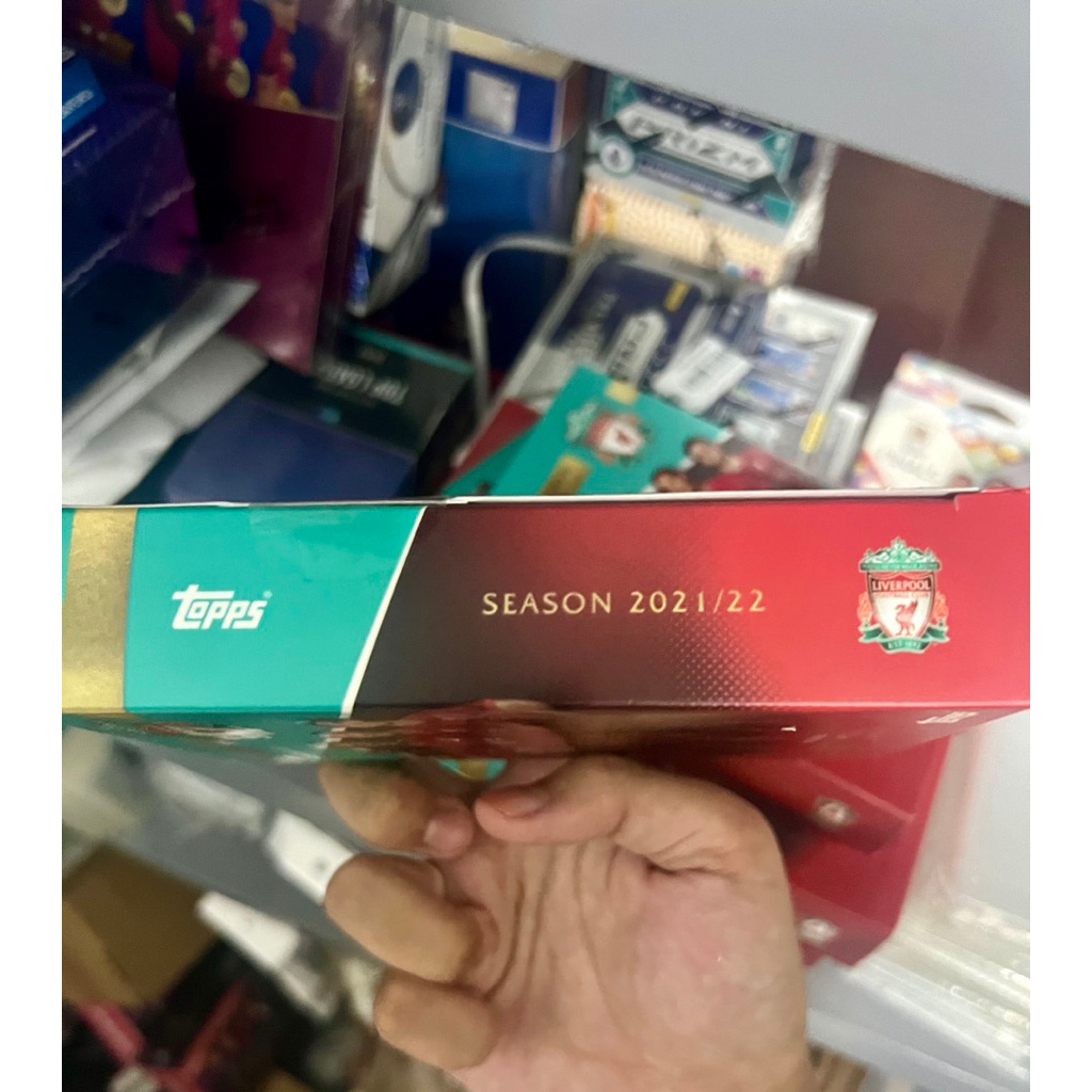 Hộp thẻ bóng đá Topps Liverpool Team Set 2021/22