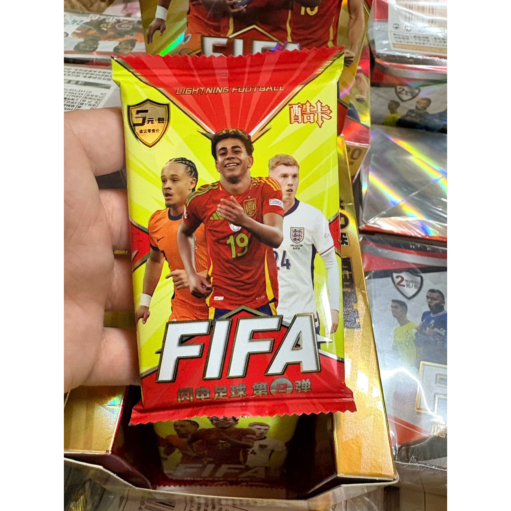 Hộp thẻ bóng đá 5 thẻ 2024
