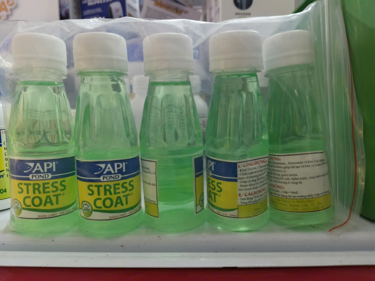 StressCoat Pond API 100mL – Khử Clo, Khử Chloramine, Bảo Vệ Lớp Nhầy, Giảm Stress Cho Cá Hồ Koi Và Cá Cảnh