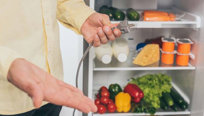 Rút nguồn điện tủ lạnh
