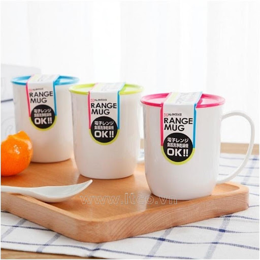 Cốc nhựa Nakaya có nắp đậy 300ml