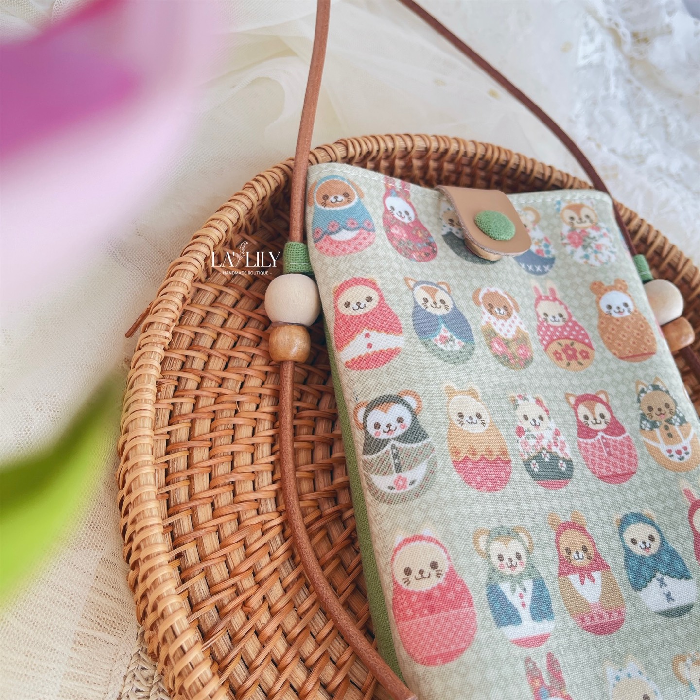 Túi Đeo Nhỏ Xinh Phối Da Và Hạt Gỗ