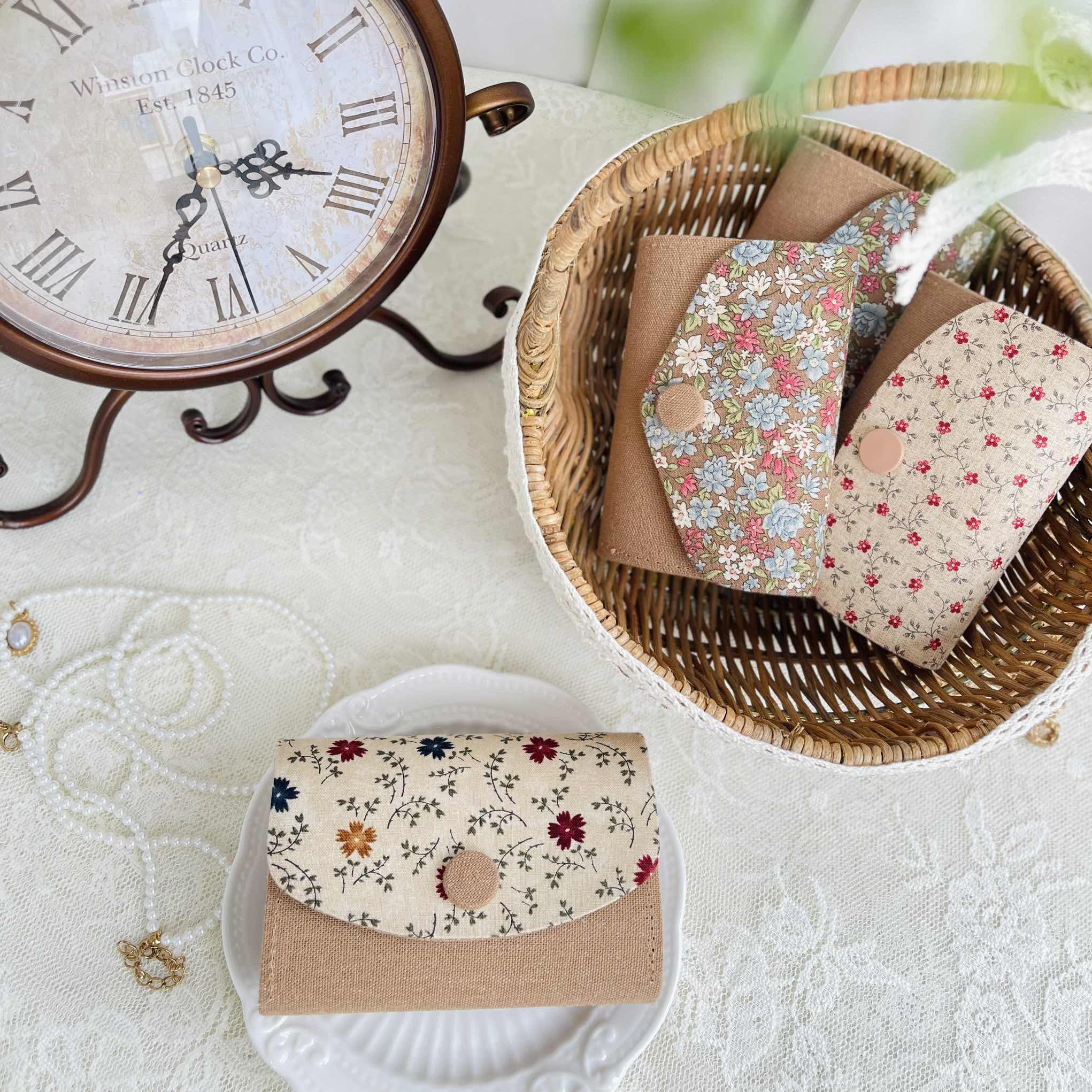 Ví nhỏ Mộc Hoa tone Nâu