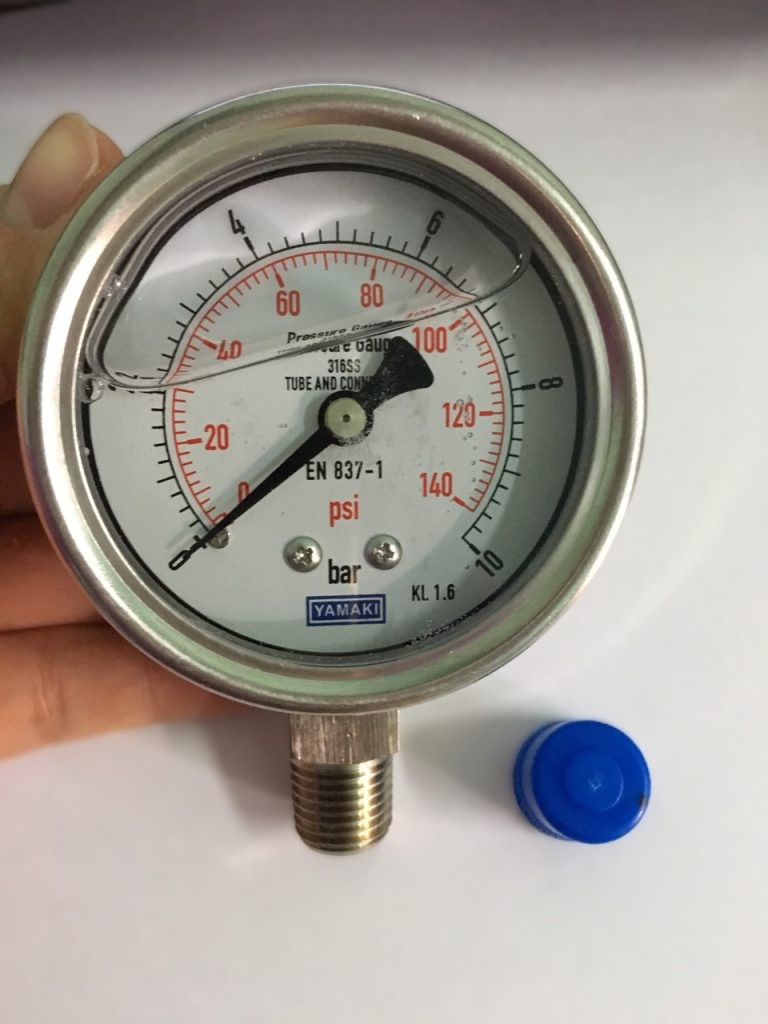 đồng hồ áp suất dùng dầu