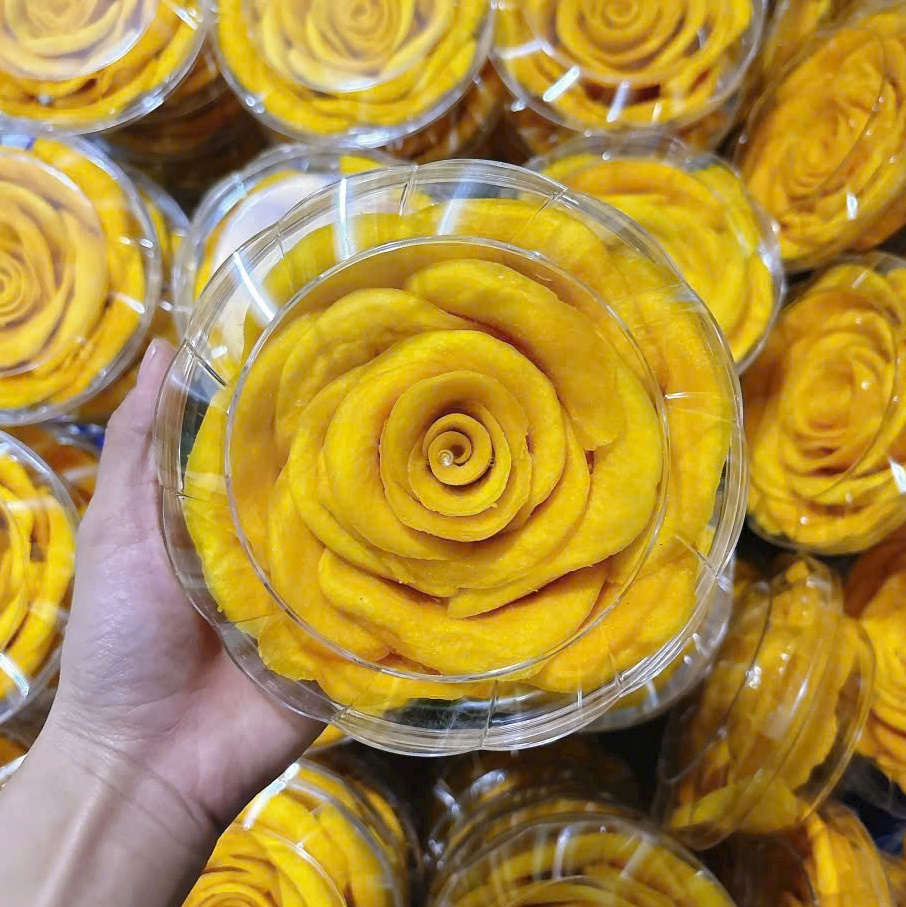 Xoài Sấy Dẻo Xếp Hoa Hồng 400gr Món Ăn Vặt Đẹp Mắt Tặng Làm Quà Siêu Xinh