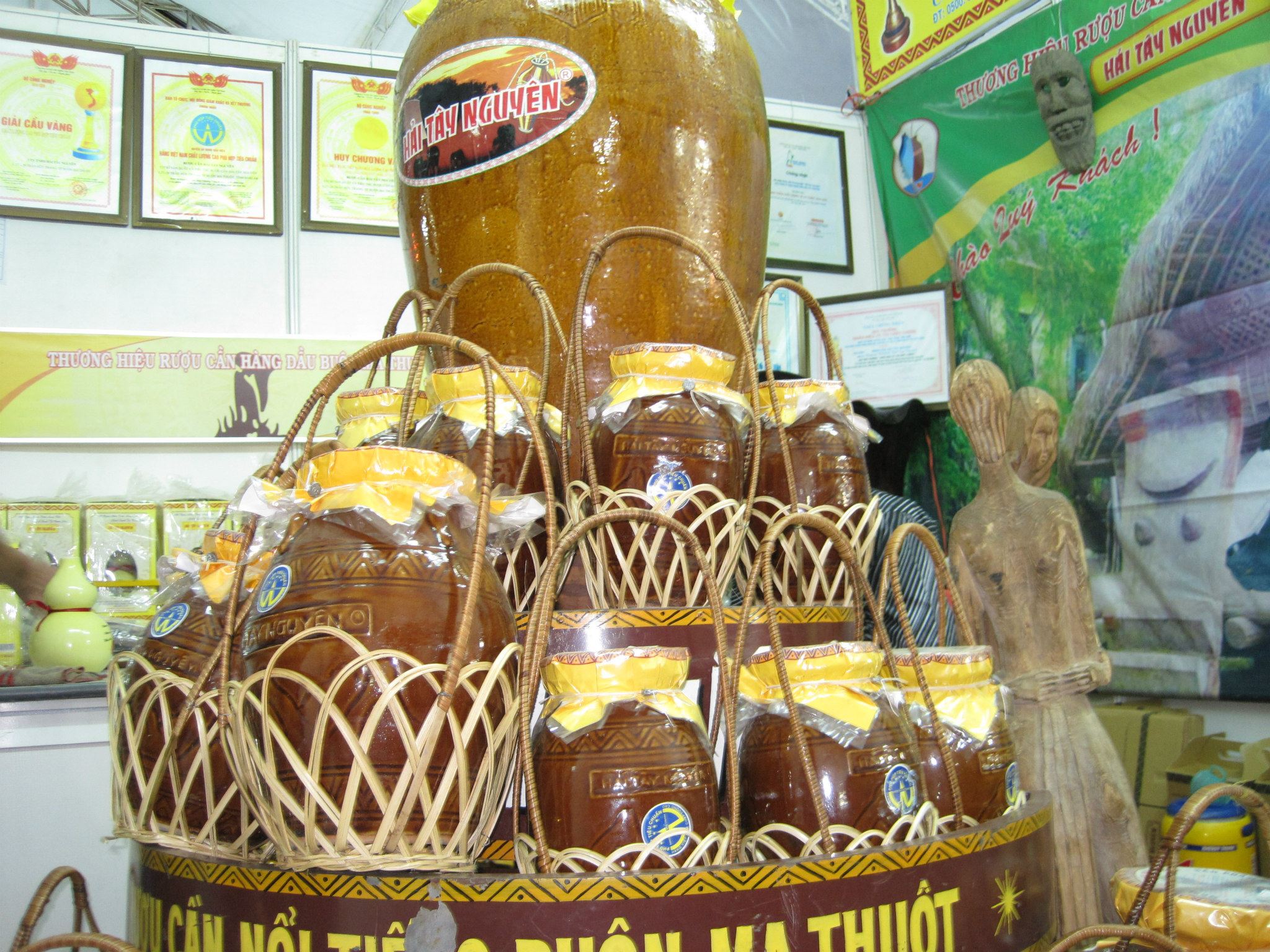 Rượu Cần Hải Tây Nguyên (Bình 4L) - Đặc Sản Đồng Bào Tây Nguyên