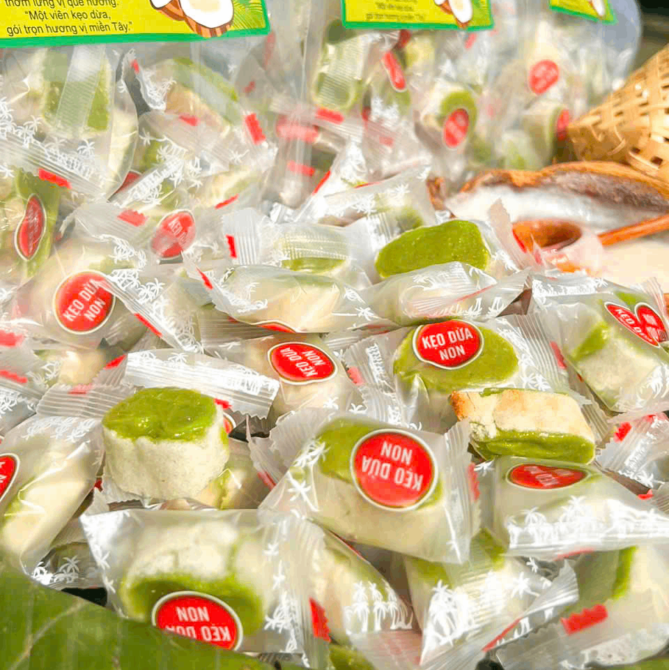 Kẹo Dừa Sáp Non Cuộn Vị Lá Dứa 500gr - Dẻo Mềm, Thơm Ngon Khó Cưỡng