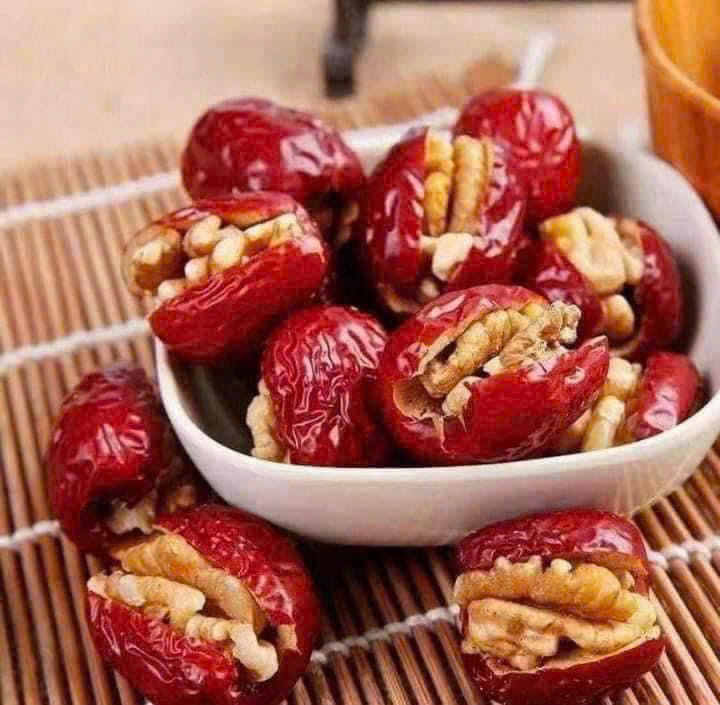 Táo Đỏ Tân Cương Kẹp Óc Chó 480gr - Food, Ăn Vặt