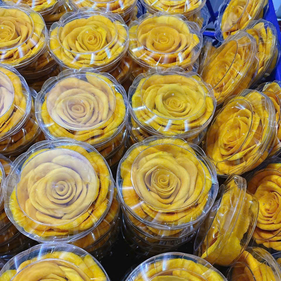 Xoài Sấy Dẻo Xếp Hoa Hồng 400gr Món Ăn Vặt Đẹp Mắt Tặng Làm Quà Siêu Xinh