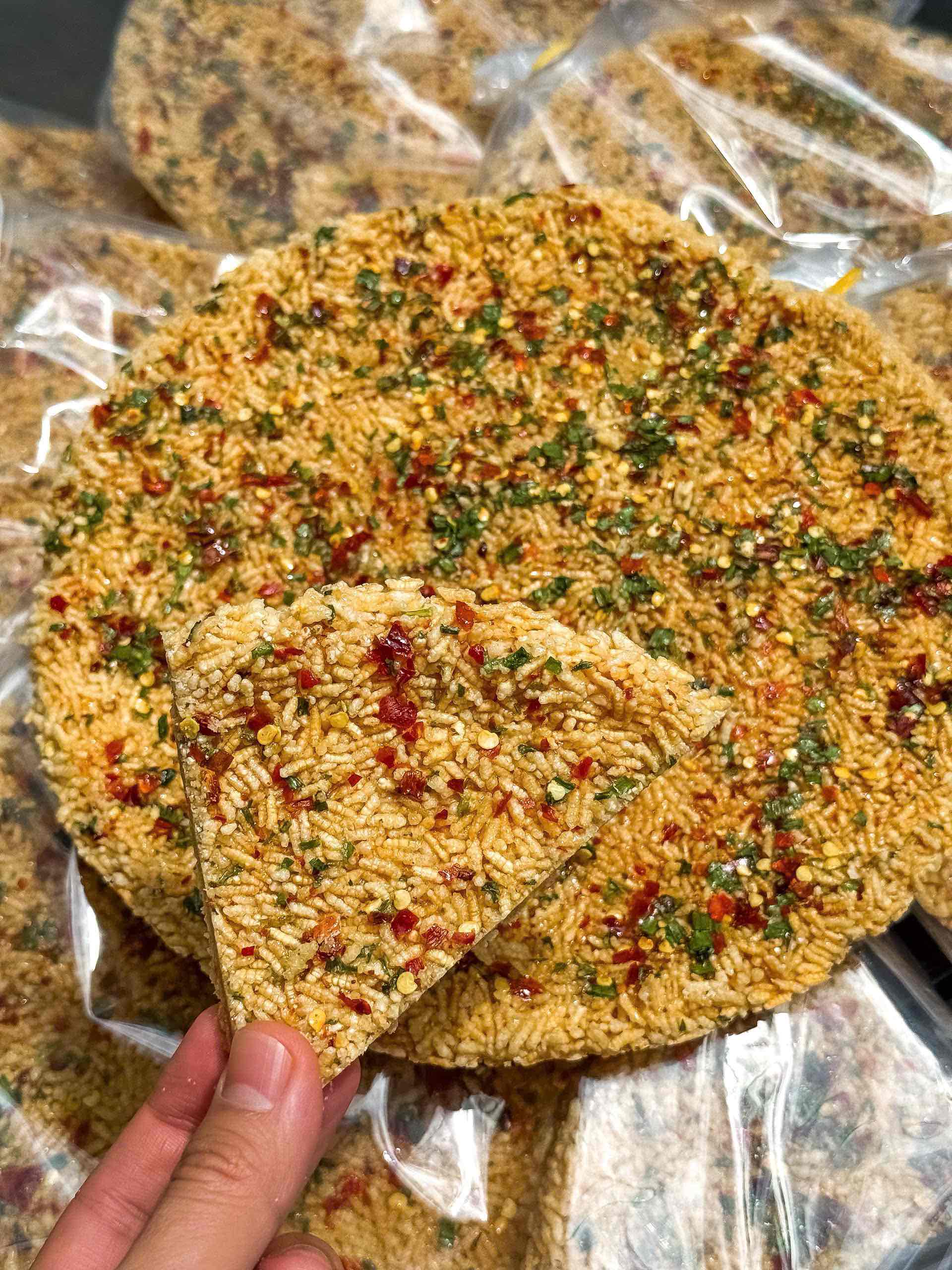 Cơm Cháy Đấy Nồi Mắm Hành Thơm Ngon Giòn Rụm Api Food -  Snack, Ăn Vặt, Thức Ăn, Food