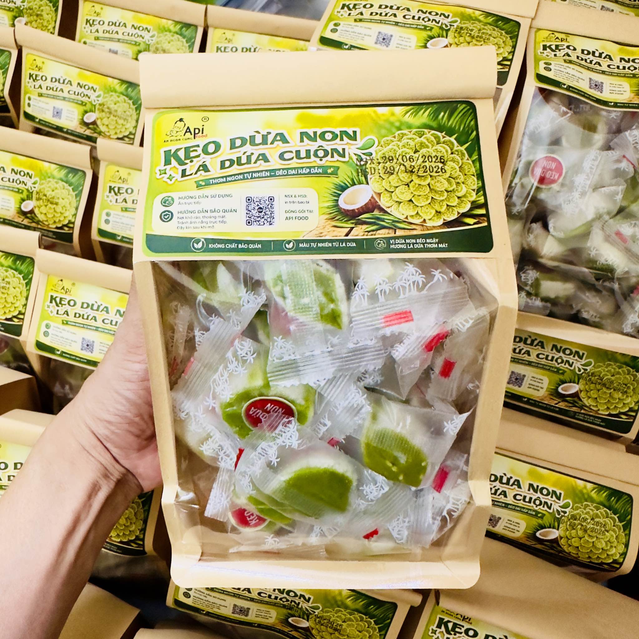 Kẹo Dừa Sáp Non Cuộn Vị Lá Dứa 500gr - Dẻo Mềm, Thơm Ngon Khó Cưỡng