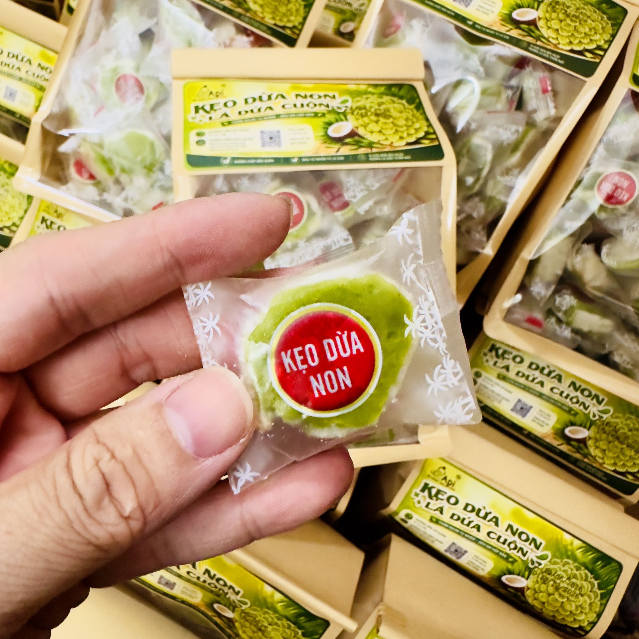 Kẹo Dừa Sáp Non Cuộn Vị Lá Dứa 500gr - Dẻo Mềm, Thơm Ngon Khó Cưỡng