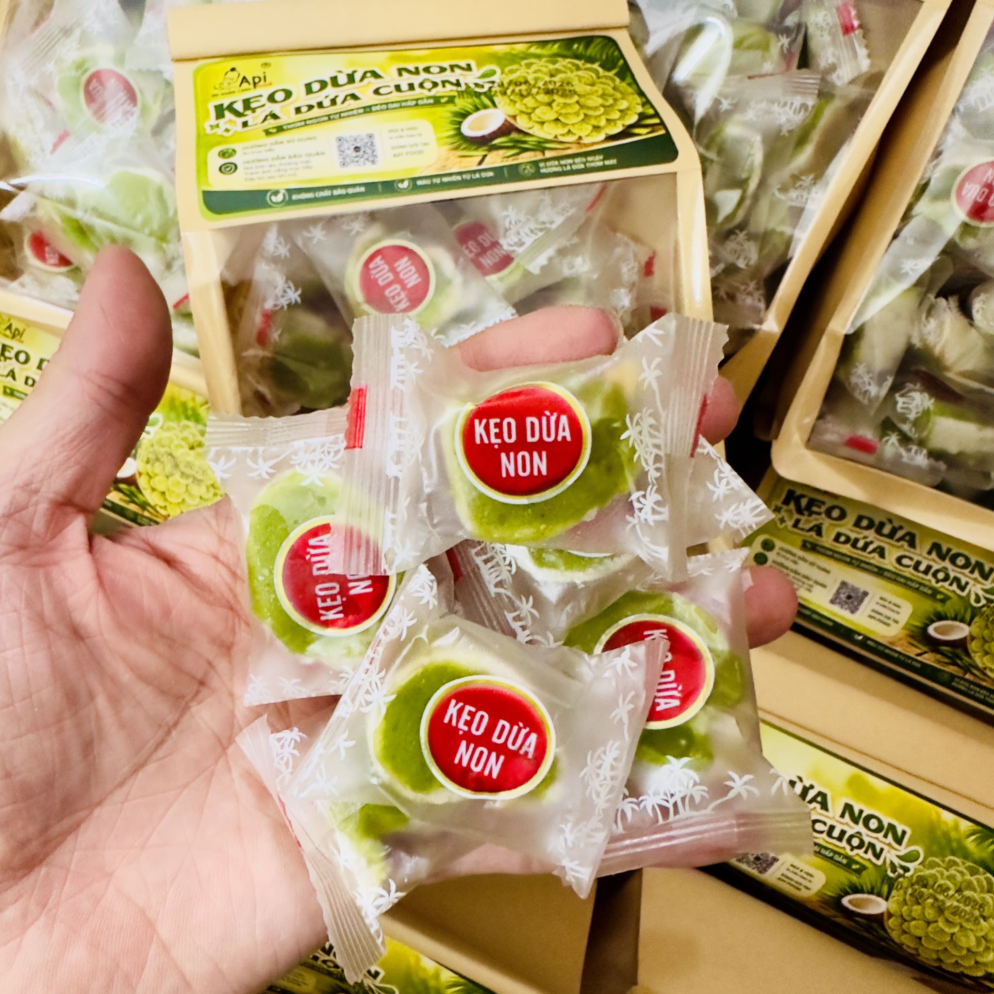 Kẹo Dừa Sáp Non Cuộn Vị Lá Dứa 500gr - Dẻo Mềm, Thơm Ngon Khó Cưỡng