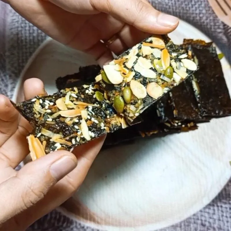 Thanh Rong Biển Kẹp Ngũ Cốc Siêu Hạt Đặc Biệt - Ăn Vặt Api Food