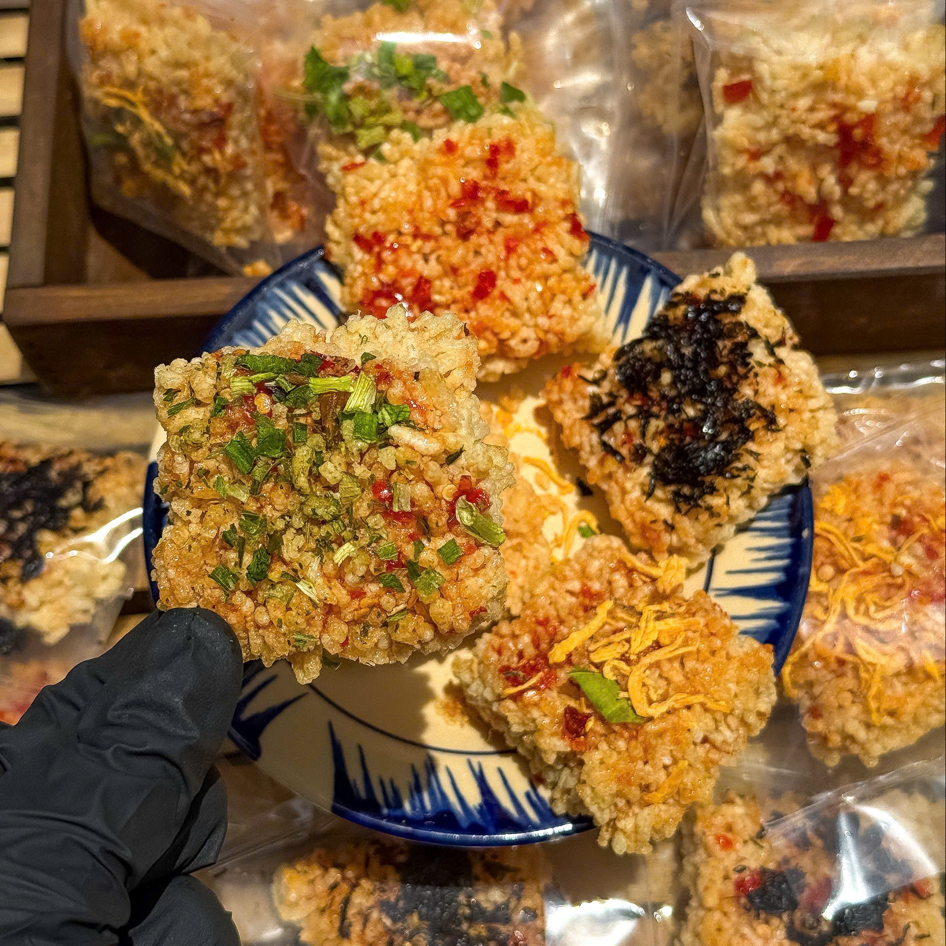 Cơm Cháy Viên Mini Mix Đủ Vị Siêu Ngon (50-54 Cái) - Ăn Vặt Api Food