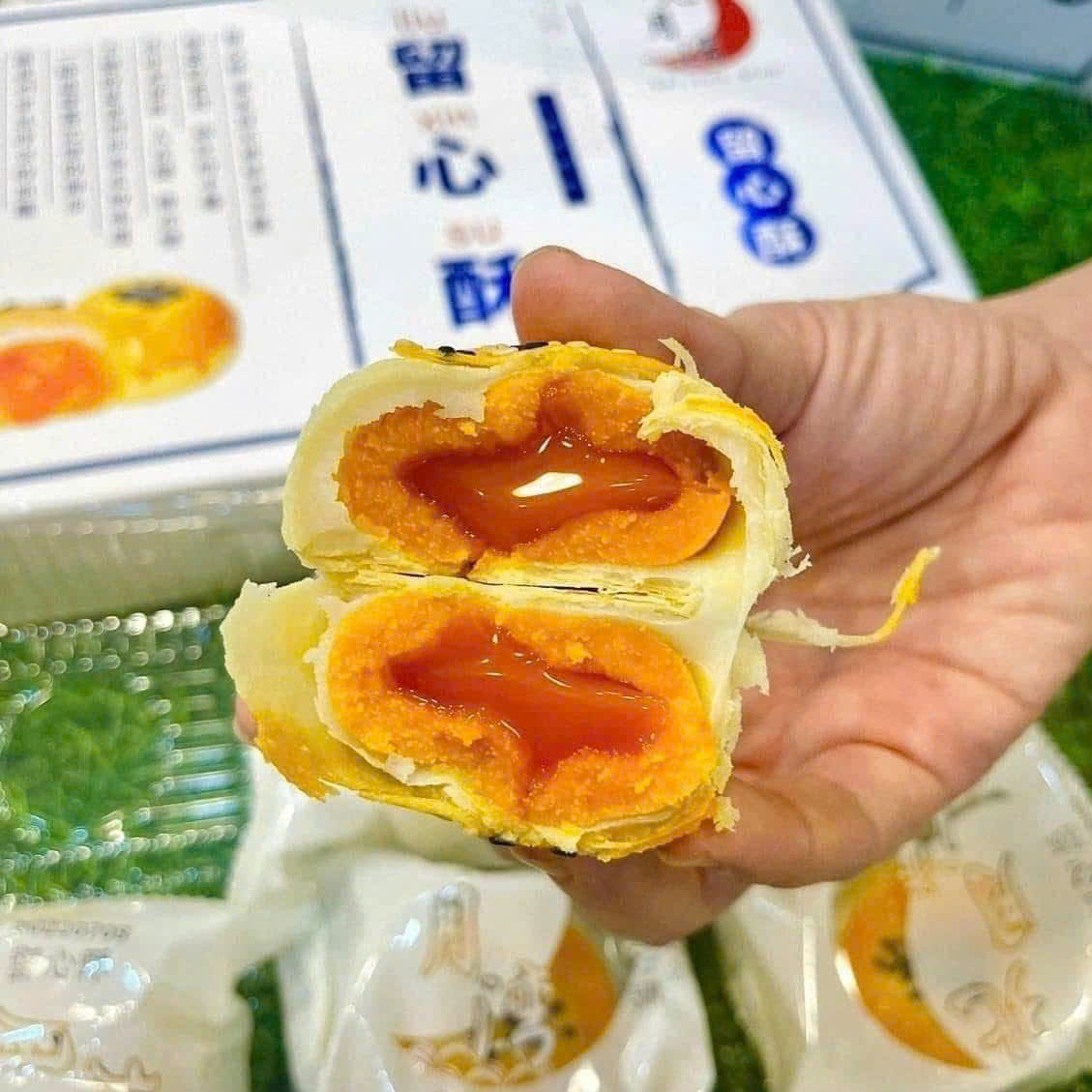 (NGUYÊN THÙNG) Bánh Trứng Muối Tan Chảy Liu Xin Su Đài Loan 330gr ( 10 Hộp * 6 Cái )