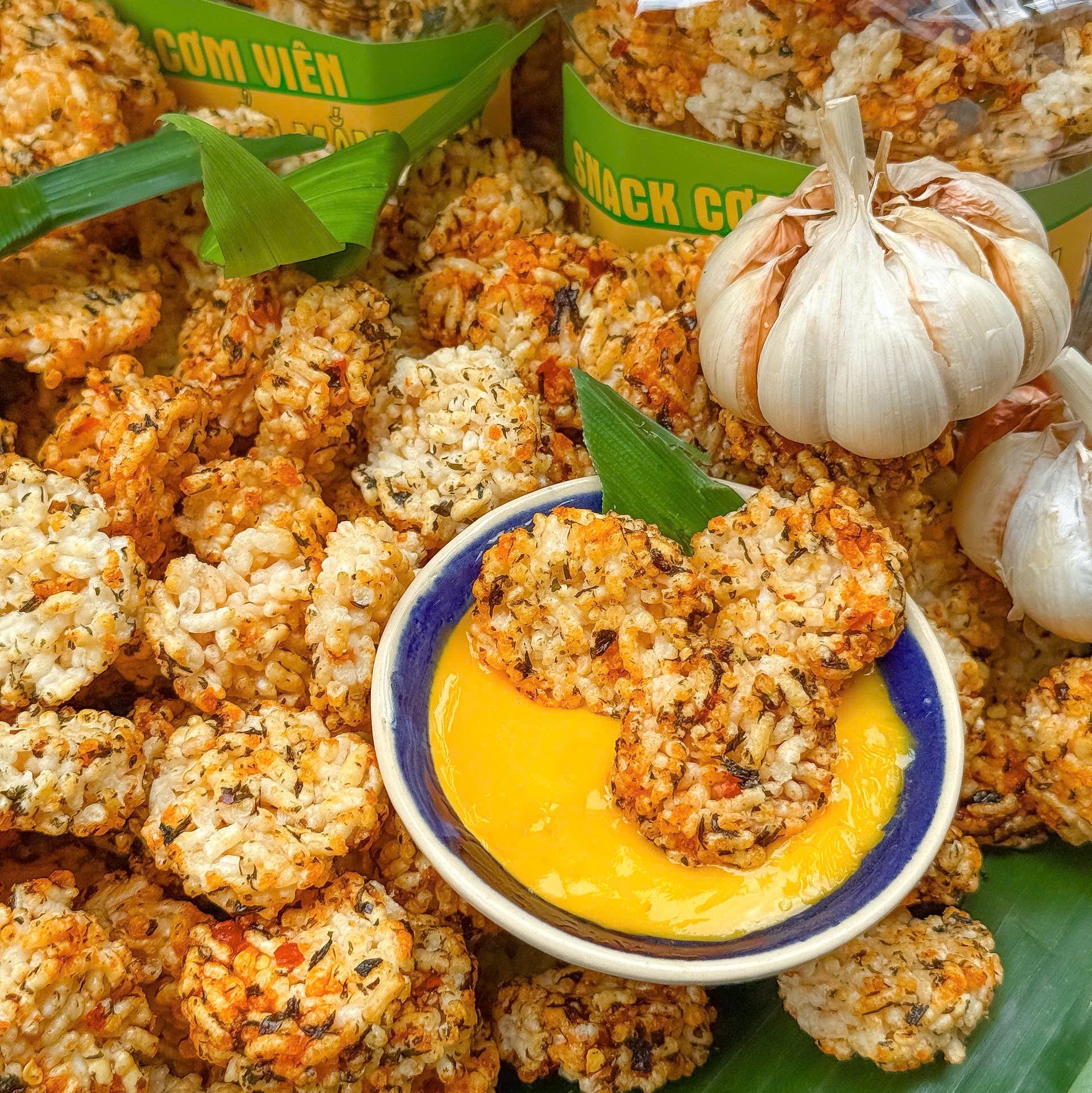 Snack Cơm Viên Lắc Rong Biển Mắm Giòn Rụm Chuẩn Vị, Ăn Là Ghiền 400gr
