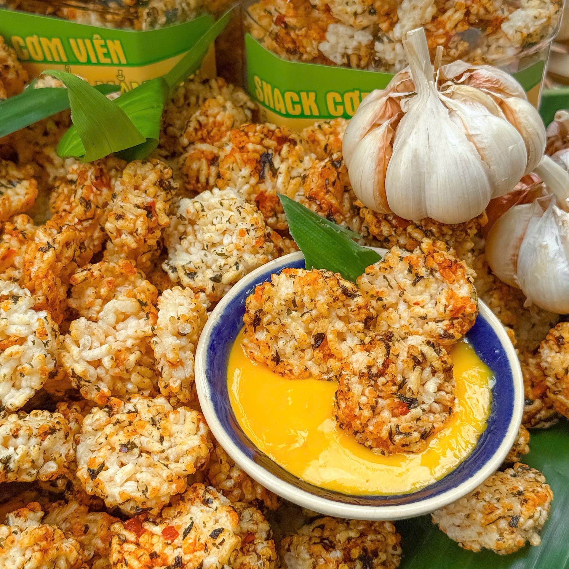 Snack Cơm Viên Lắc Rong Biển Mắm Giòn Rụm Chuẩn Vị, Ăn Là Ghiền 400gr