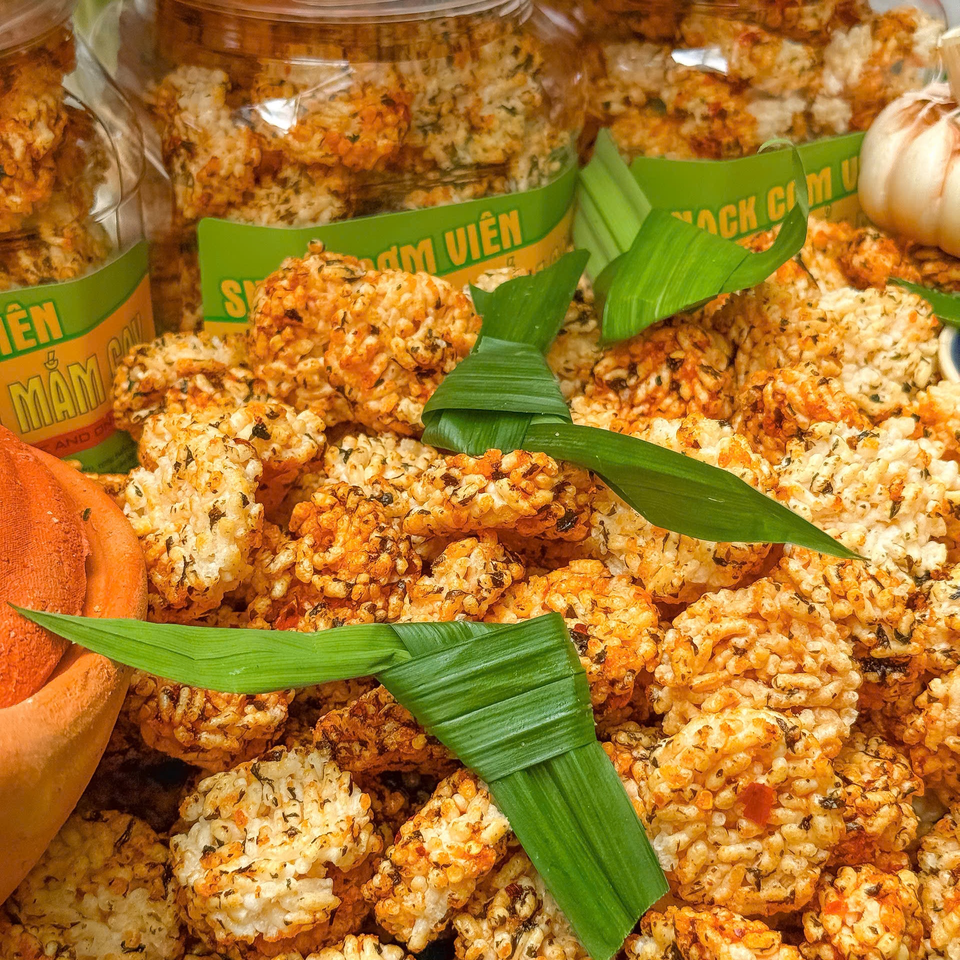 Snack Cơm Viên Lắc Rong Biển Mắm Giòn Rụm Chuẩn Vị, Ăn Là Ghiền 400gr