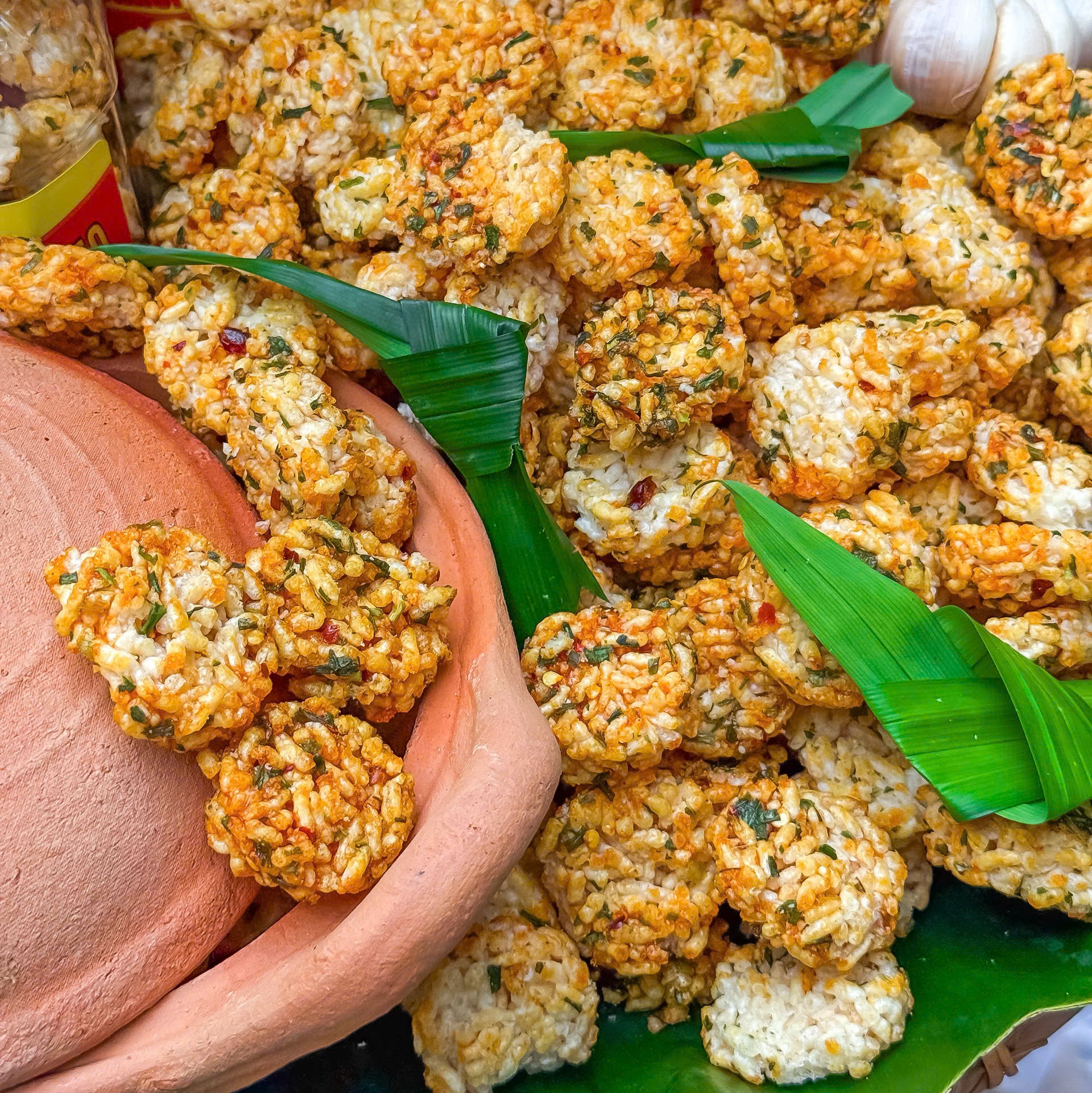 Snack Cơm Viên Lắc Mắm Hành Mắm Kẹo, Chuẩn Vị Giòn Tan Cực Cuốn 400gr