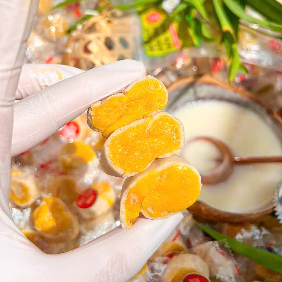 Kẹo Dừa Non Cuộn Sầu Riêng 500gr – Dẻo Mềm Béo Ngậy, Thơm Ngon Tan Chảy Vị Sầu Riêng