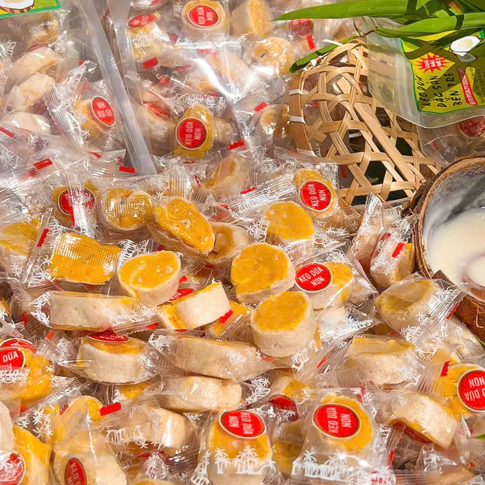 Kẹo Dừa Non Cuộn Sầu Riêng 500gr – Dẻo Mềm Béo Ngậy, Thơm Ngon Tan Chảy Vị Sầu Riêng
