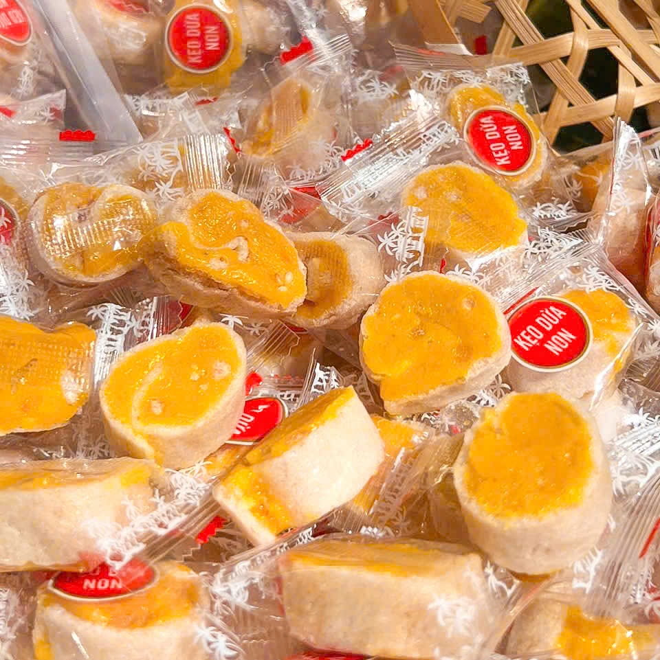 Kẹo Dừa Non Cuộn Sầu Riêng 500gr – Dẻo Mềm Béo Ngậy, Thơm Ngon Tan Chảy Vị Sầu Riêng