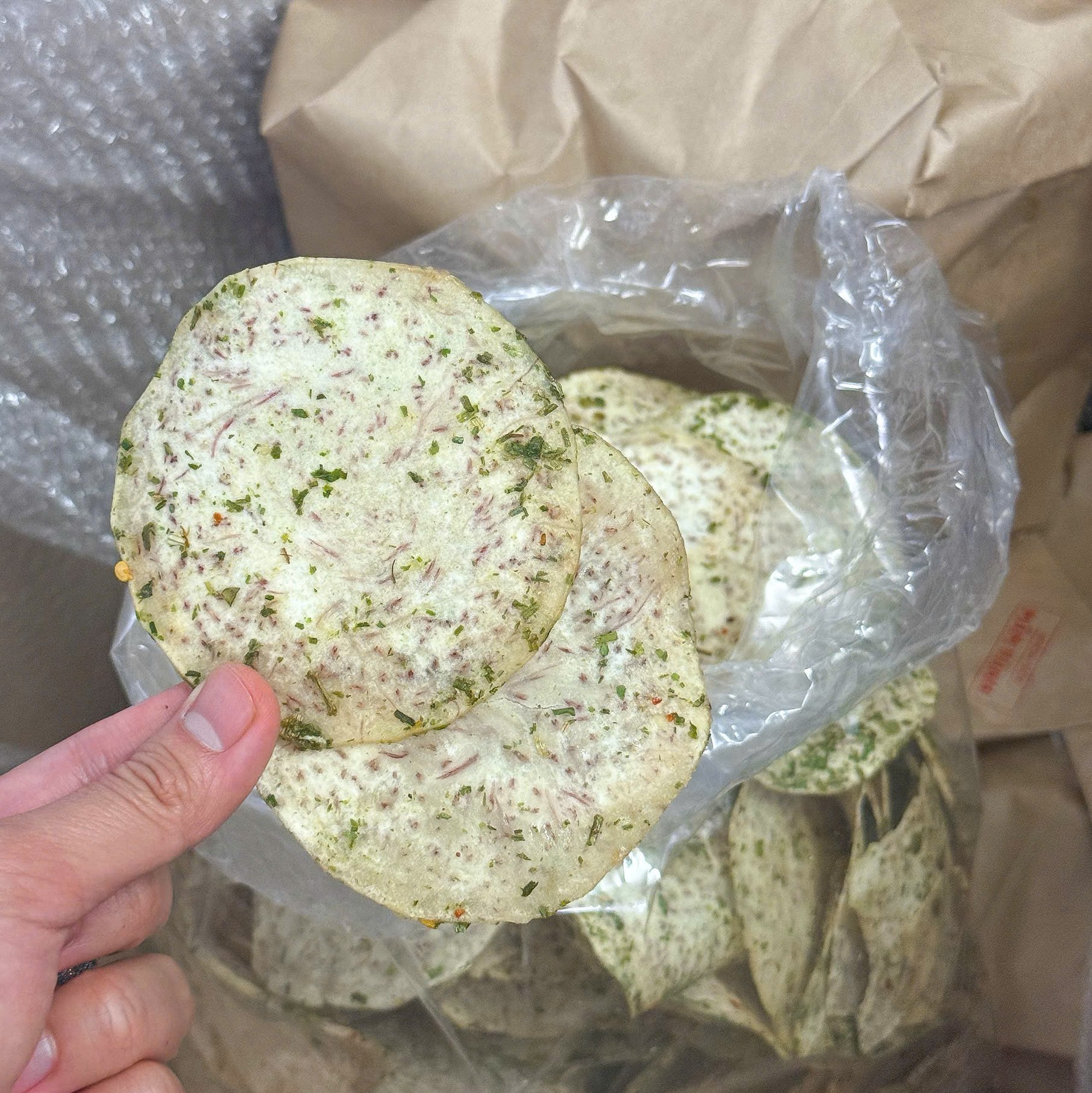 Khoai Môn Lát Sấy Mắm Hành (Túi 1KG ) – Giòn Rụm, Mặn Mà, Thơm Phức