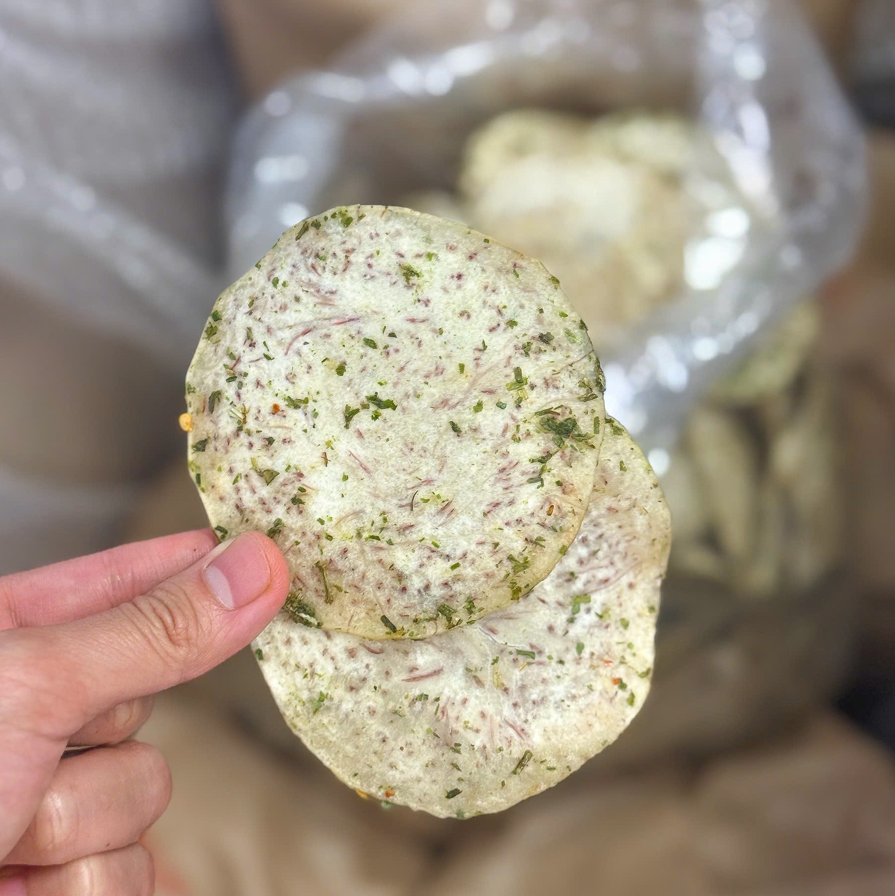 Khoai Môn Lát Sấy Mắm Hành (Túi 1KG ) – Giòn Rụm, Mặn Mà, Thơm Phức