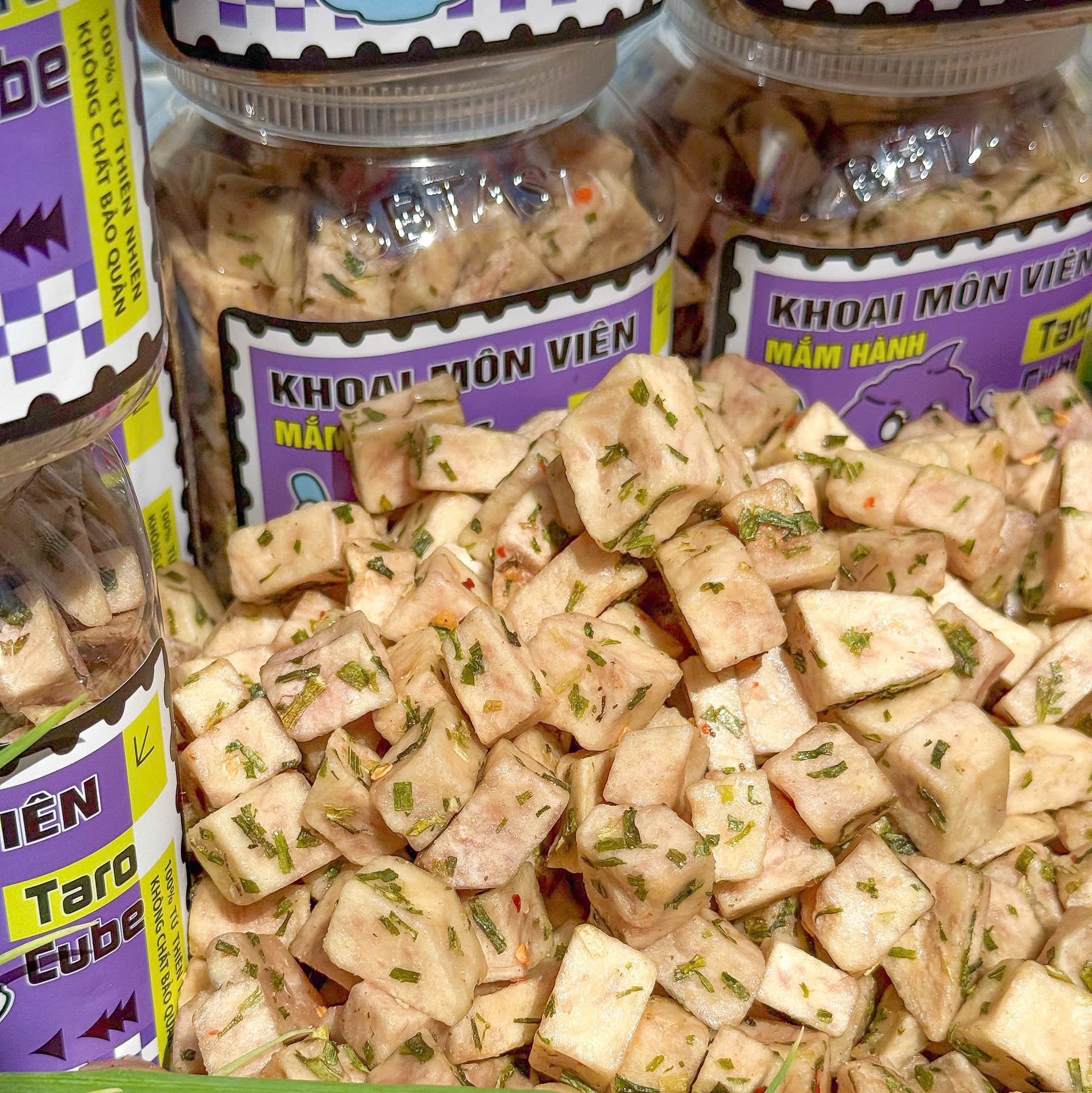 Khoai Môn Viên Cube Sấy Mắm Hành 400gr – Giòn Rụm, Đậm Đà, Ăn Là "Dính"