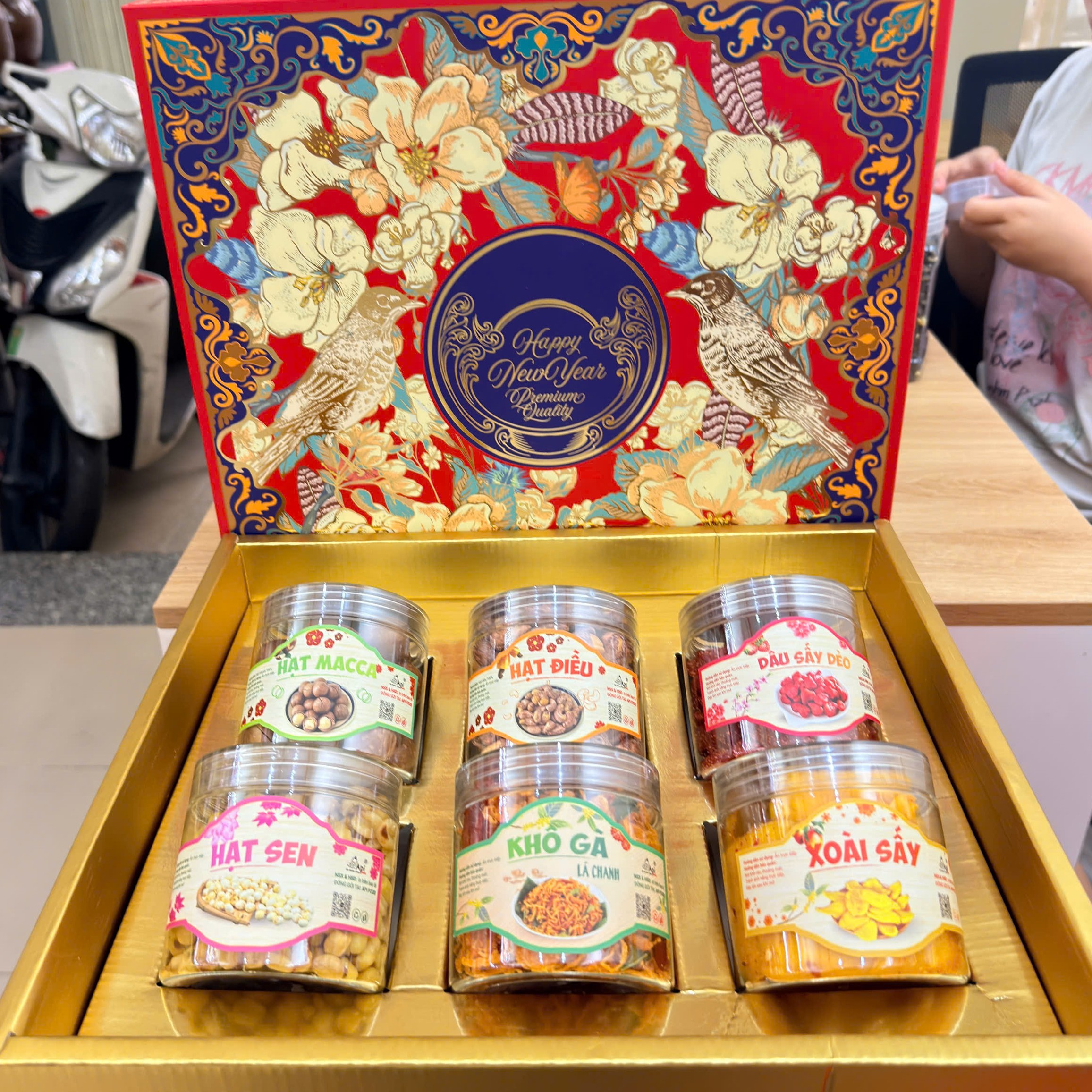 HỘP QUÀ TẾT CAO CẤP – SET 6 LOẠI HẠT DINH DƯỠNG & TRÁI CÂY