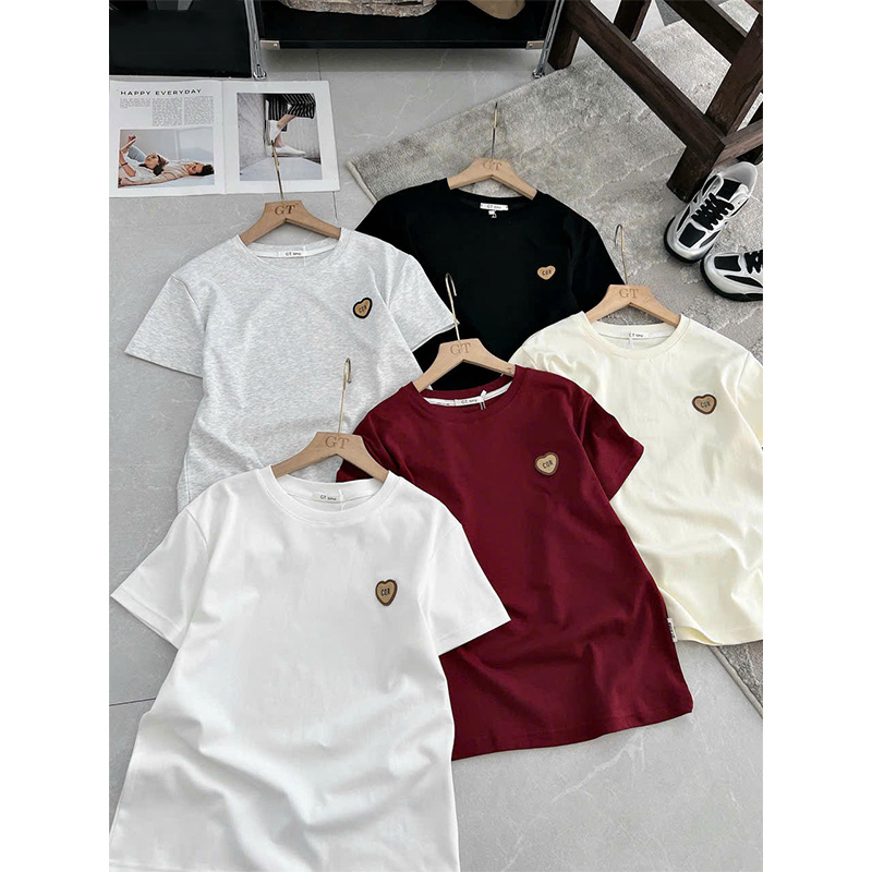 Áo nữ QB dáng ôm nhẹ phối logo trái tim nhỏ xinh phong cách nữ tính trẻ trung B8