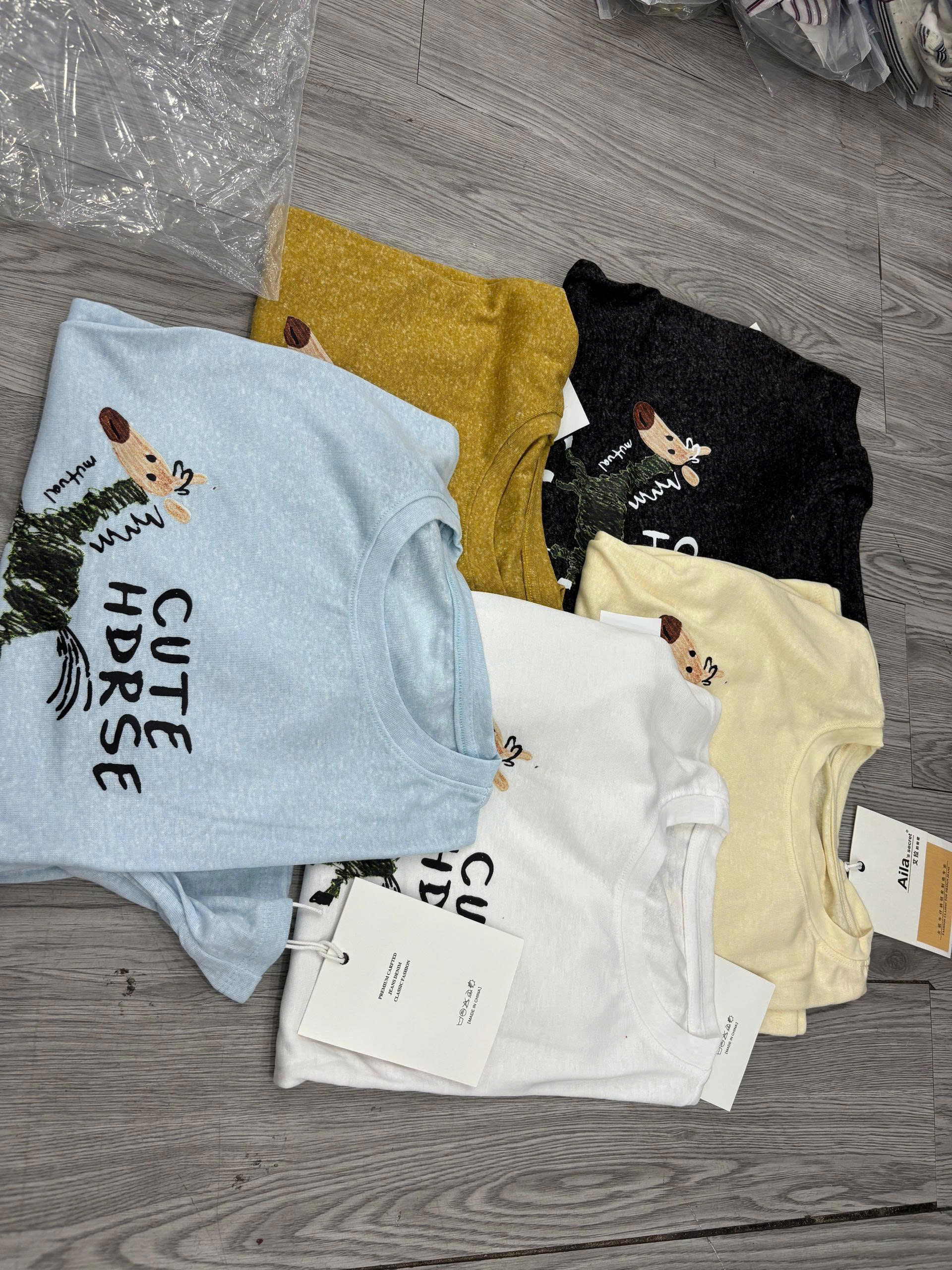 Áo thun QB nữ in hình Cute Horse phối chữ form rộng phong cách đáng yêu trẻ trung năng động B8