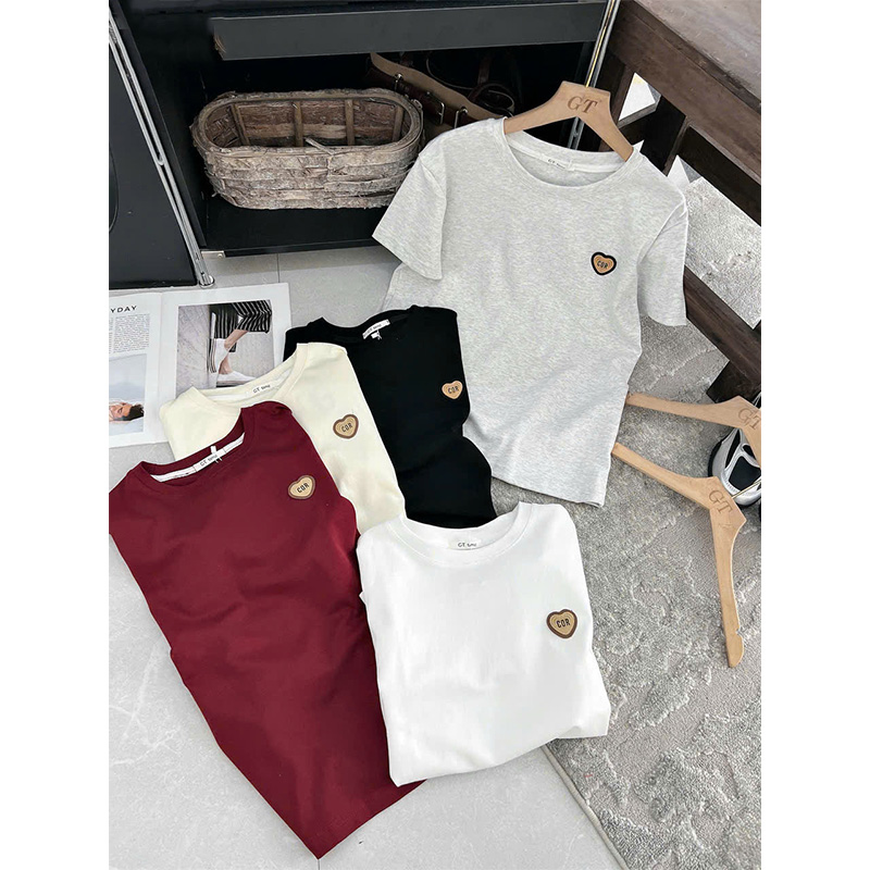 Áo nữ QB dáng ôm nhẹ phối logo trái tim nhỏ xinh phong cách nữ tính trẻ trung B8