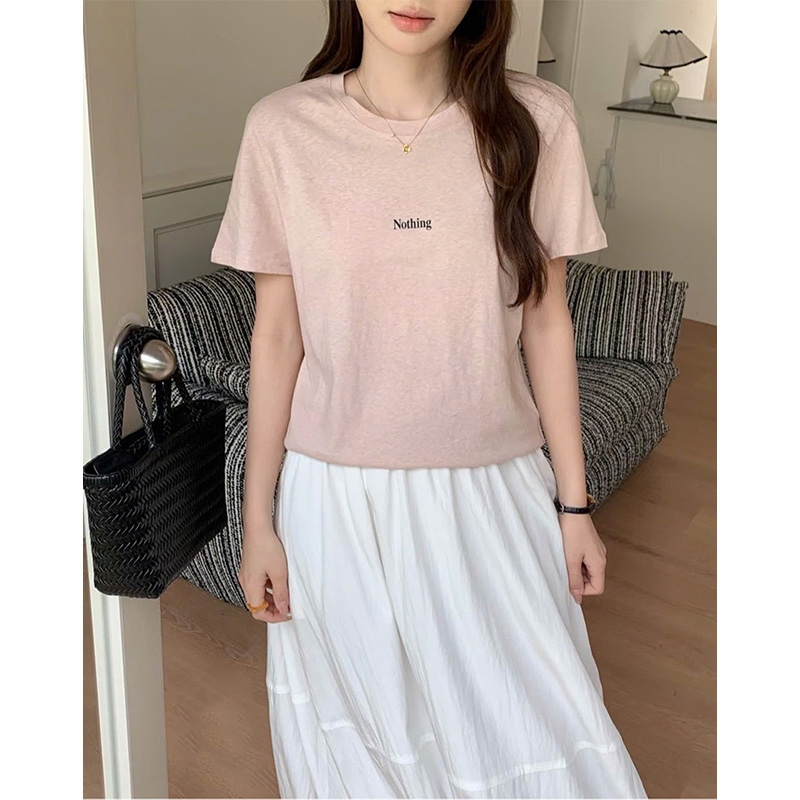 Áo thun nữ QB trơn thêu chữ nhỏ tinh tế phong cách basic nhẹ nhàng dễ phối đồ hàng ngày B8