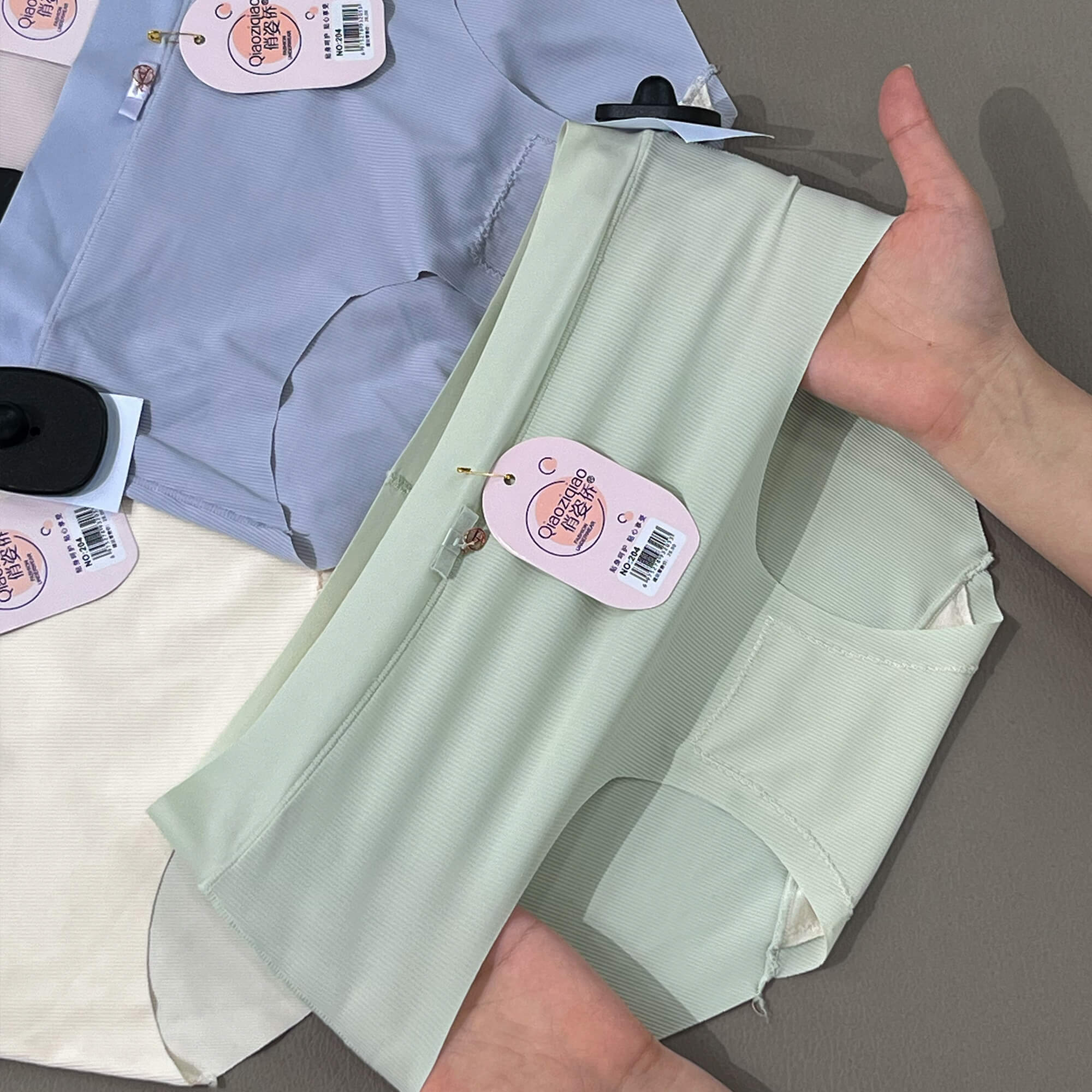 Quần lót nữ QB chấm bi basic phối nơ nhỏ xinh phong cách dễ thương 16E