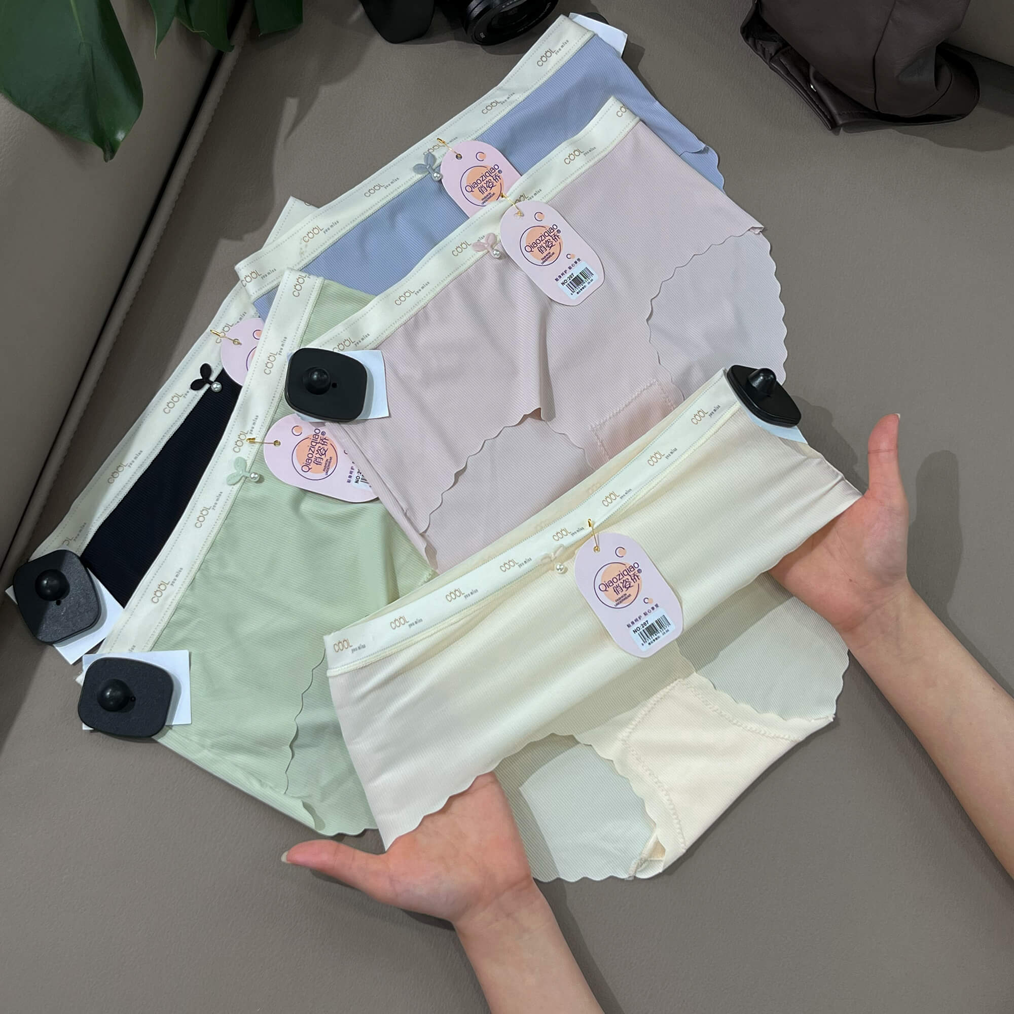 Quần lót nữ QB su gân viền lượn sóng pastel thanh lịch 16E
