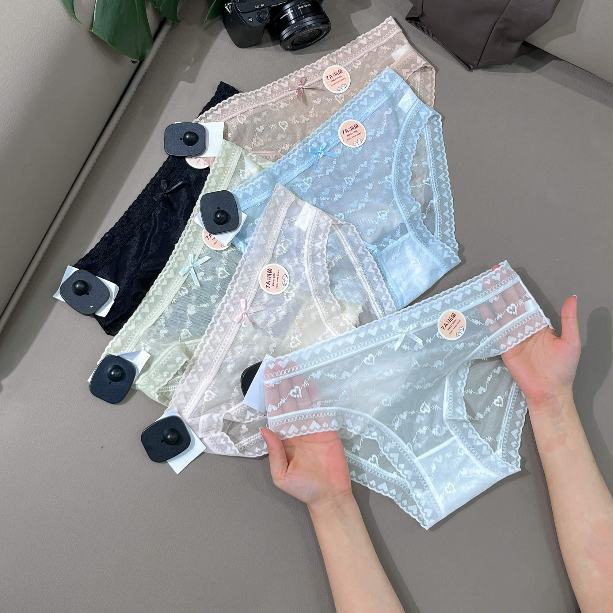 Quần lót nữ QB ren họa tiết nơ nhỏ nữ tính 16E