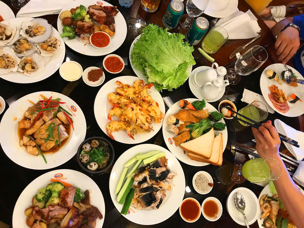 Hướng dẫn học trò người cá nghệ thuật ăn uống