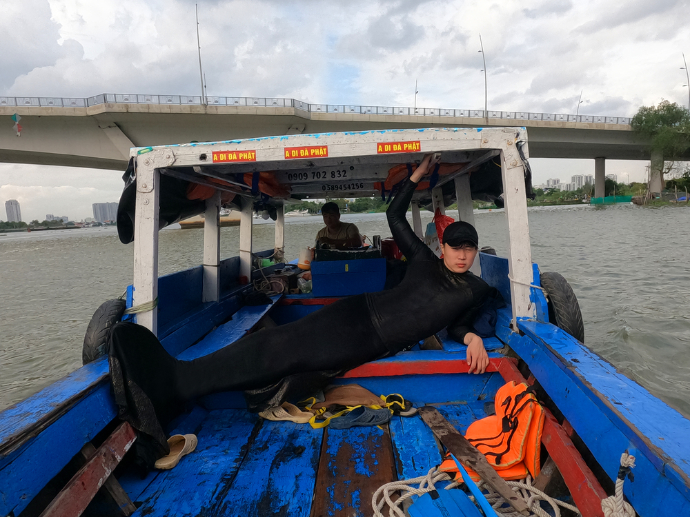 Chàng Tiên Cá Bơi 225 Km Sông Sài Gòn Kêu Gọi Nhặt Rác Thải Dưới Nước