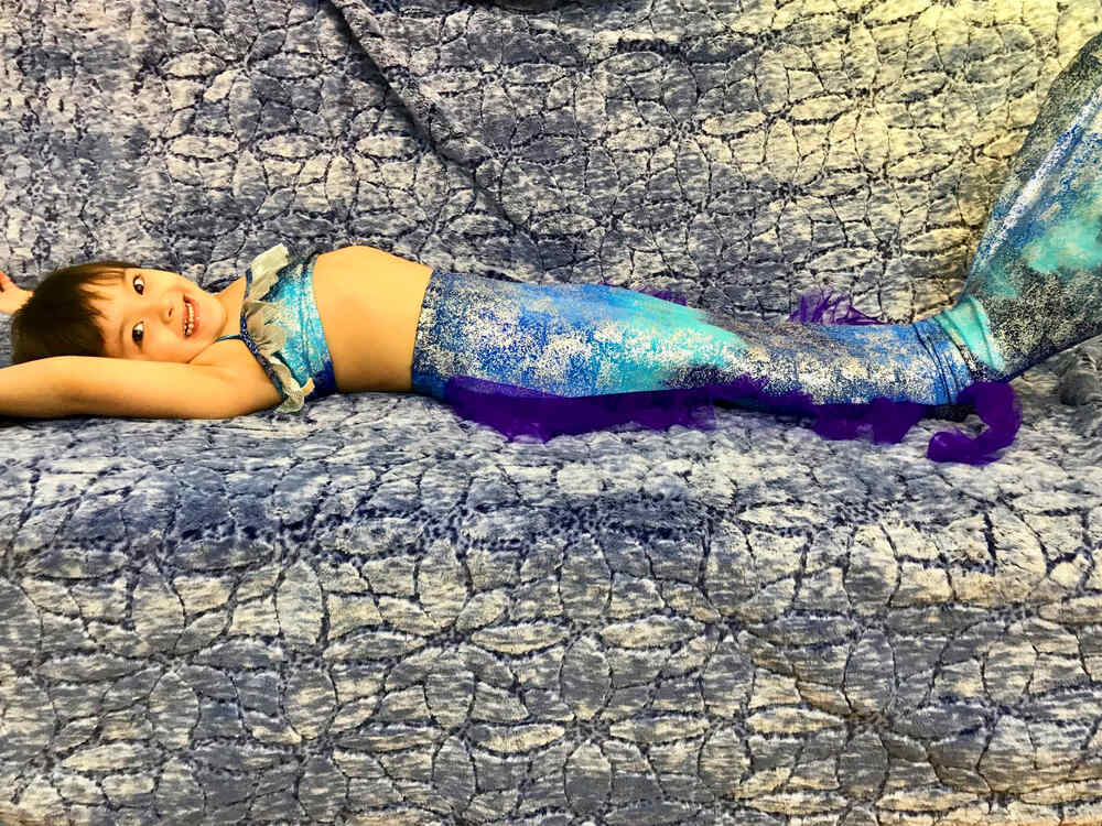 Em bé đến từ Croatia hí hửng được làm tiên cá nhờ Tiun