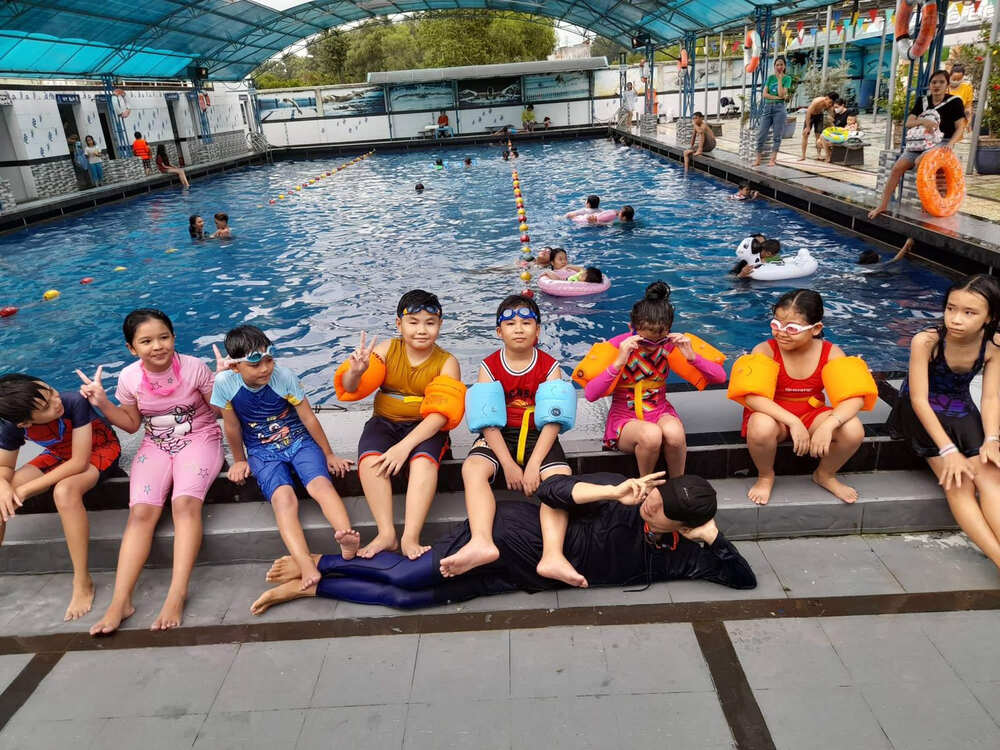 Lớp học bơi miễn phí mùa hè của chàng tiên cá