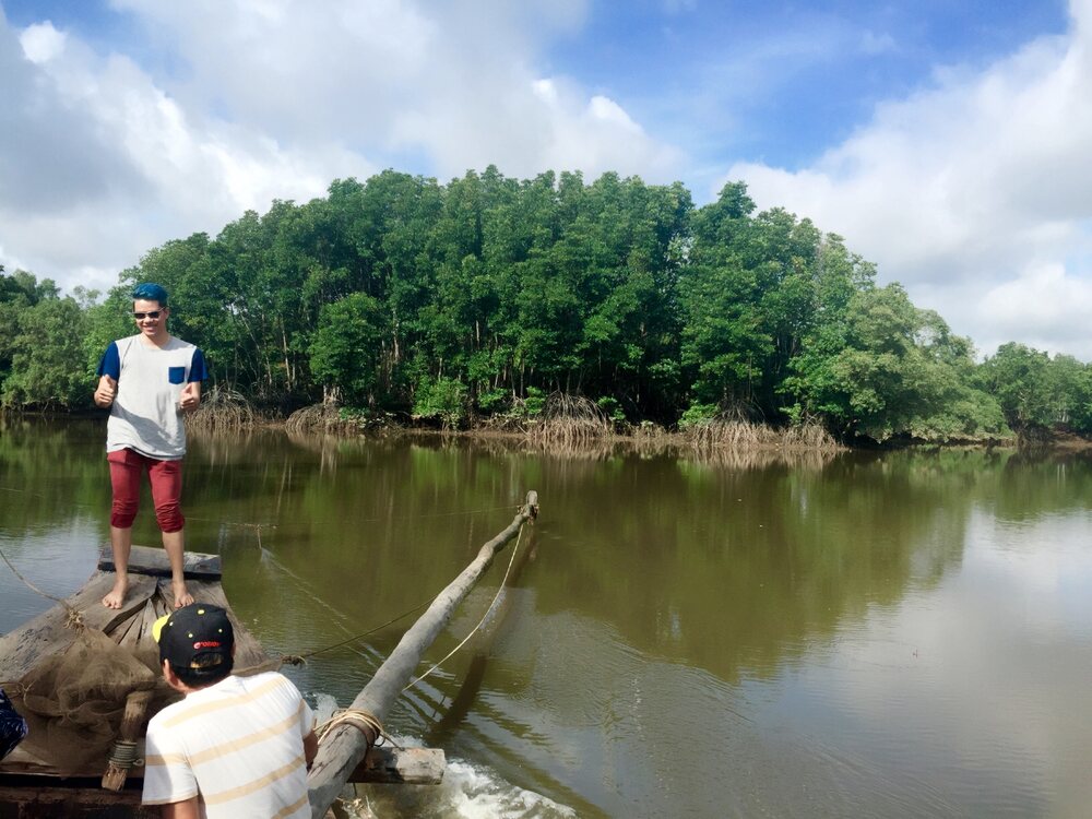 Phá rừng đước để làm đùng nuôi tôm thật sự là 1 vấn đề nhức nhối nơi đây