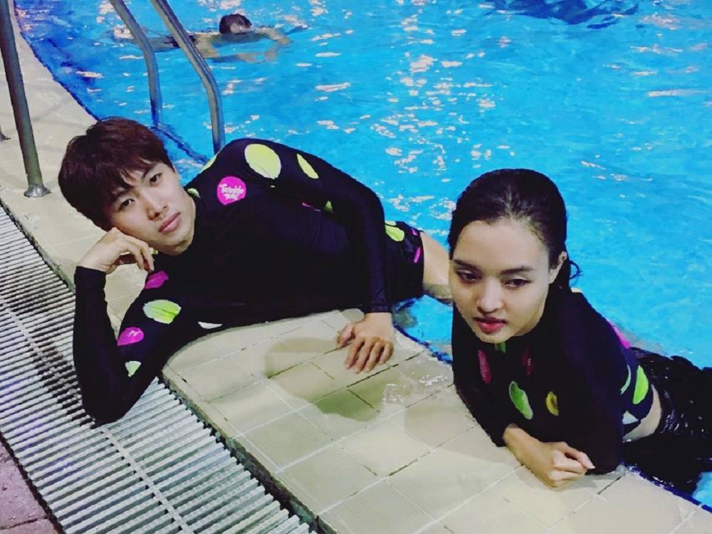 bộ quần áo bơi nam và nữ