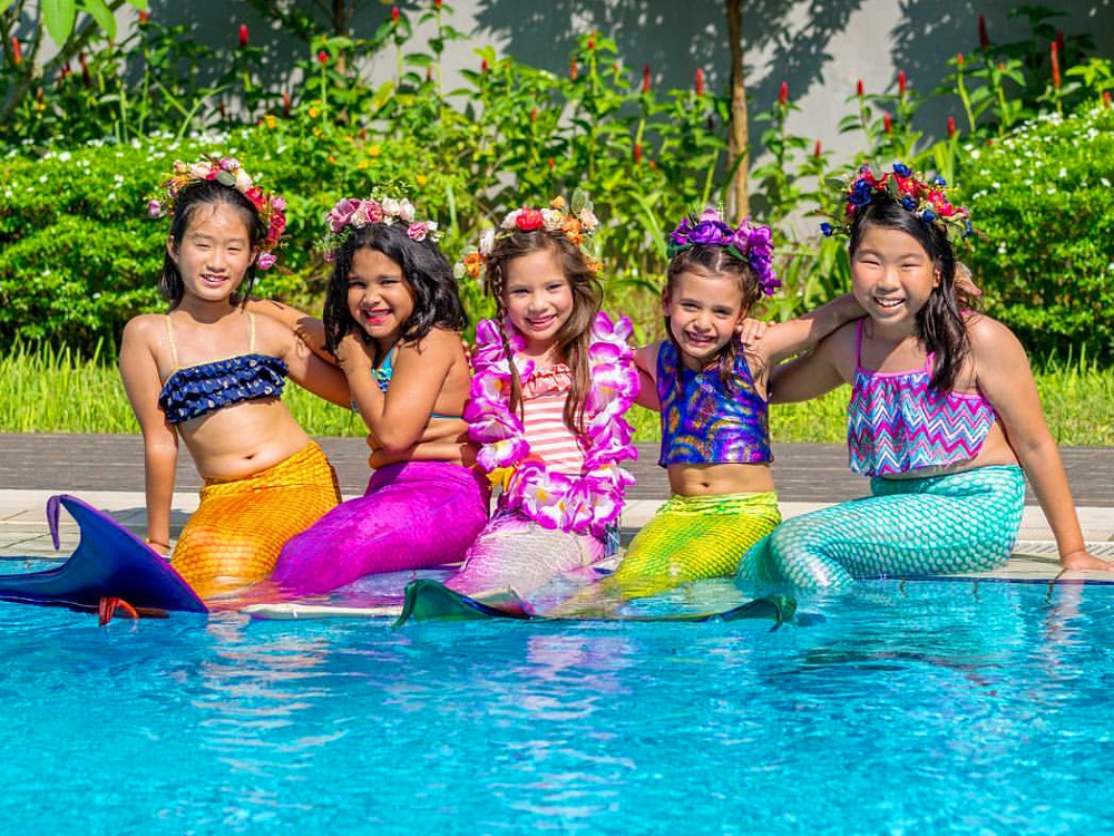 Tiên cá Tiun dạy bơi cho các học trò cưng ở Singapore