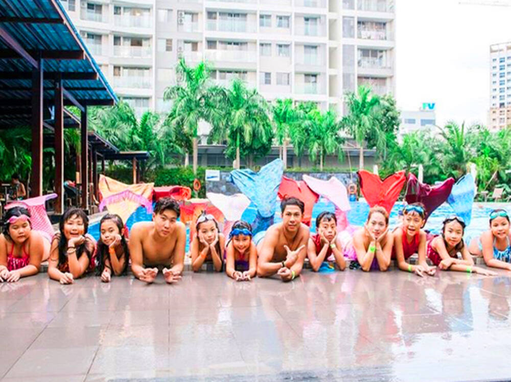 Khóa học bơi nàng tiên cá của anh Tiun