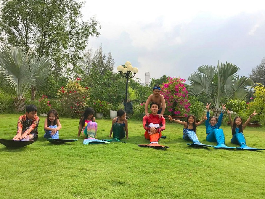 Tiun là chuyên gia dạy bơi cho các con cháu lãnh đạo đứng đầu Việt Nam