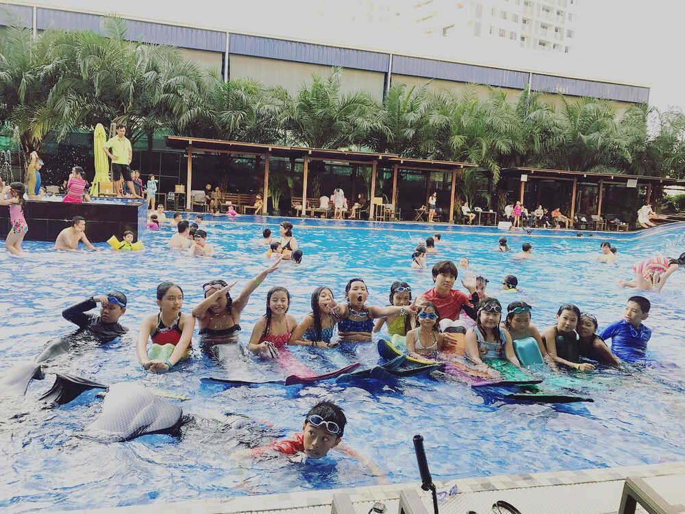 Hằng ngàn trẻ em và người lớn trong và ngoài nước yêu thích đồ bơi tiên cá Tiun