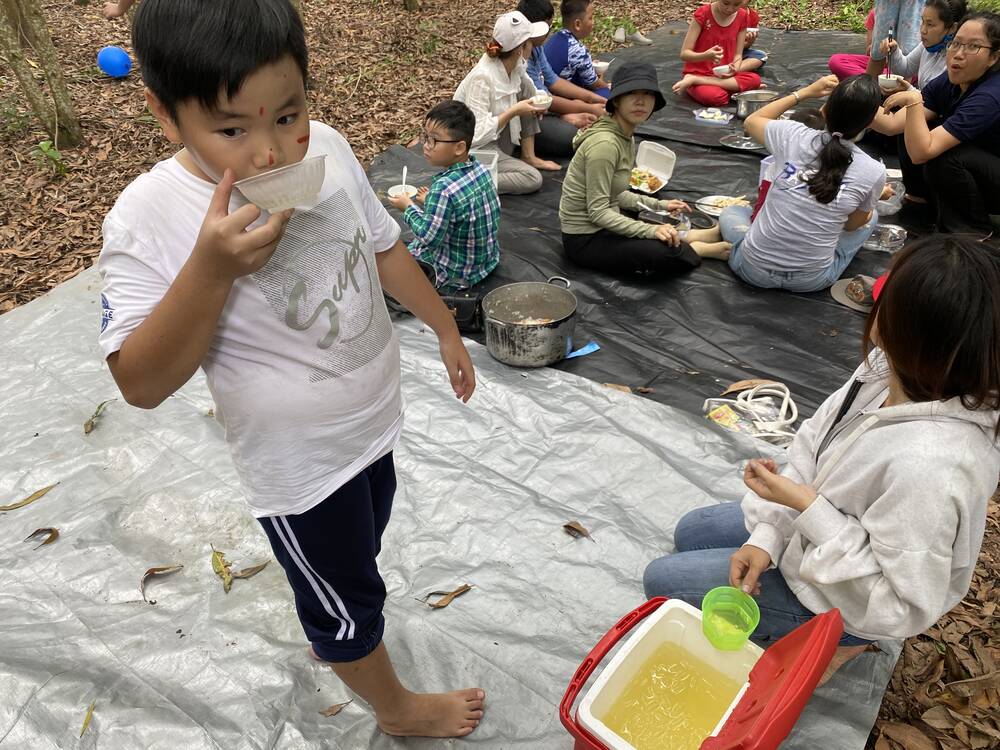 Ăn cháo gà uống nước dừa tắc